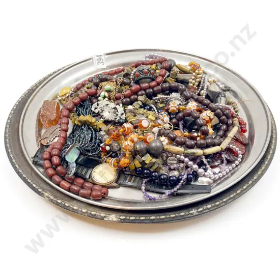 Quantity of Assorted Costume Jewellery Necklaces etc