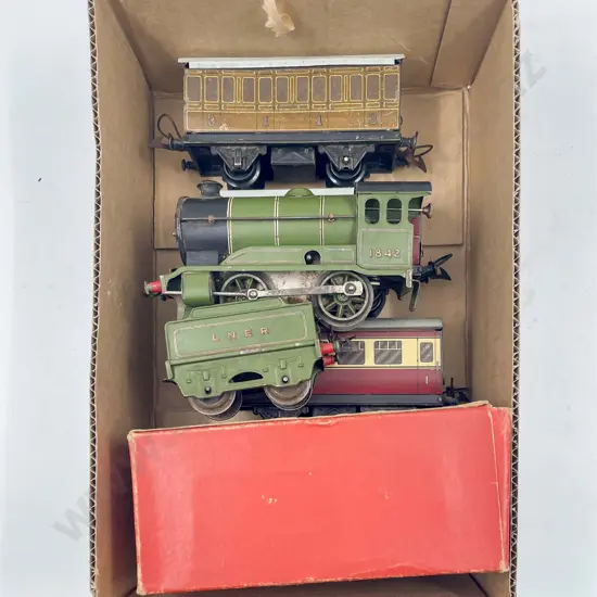 Hornby O Gauge Clockwork Type 501 Locomotive and Tender 1842 LNER