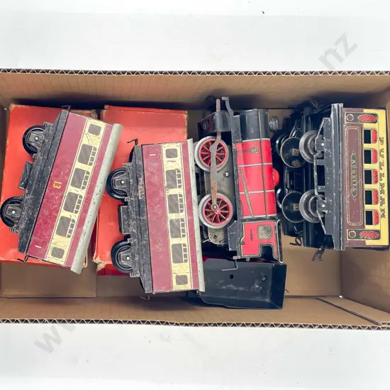 Hornby O Gauge Type M1 Loco and Tender with seven passenger coaches