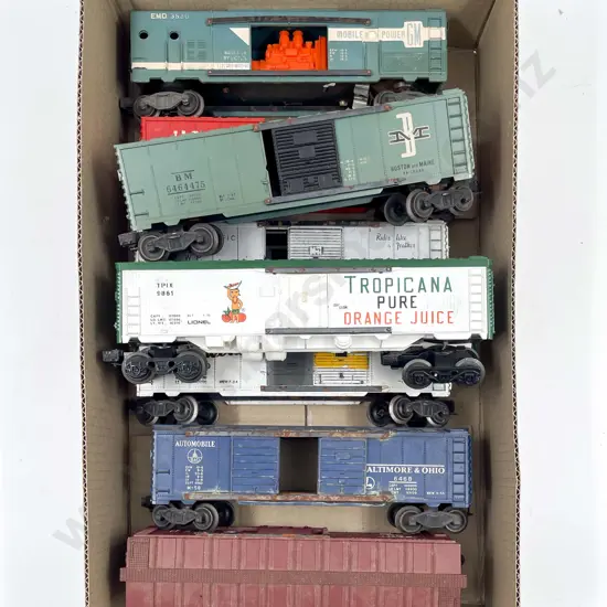 Lionel O Gauge Eight Box Cars
