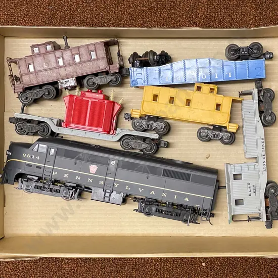 Lionel O Gauge Diesel 9614 Pennsylvania Locomotive with five diecast and plastic wagons