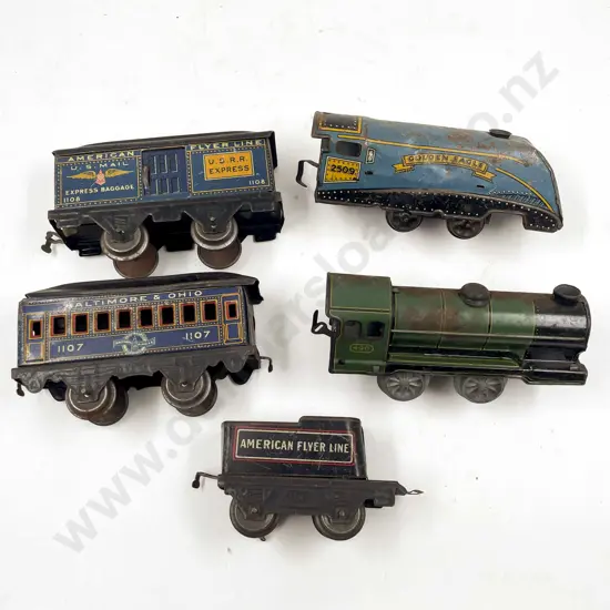 American Flyer Vintage Tinplate Two Coaches with Tender and Two other clockwork locos