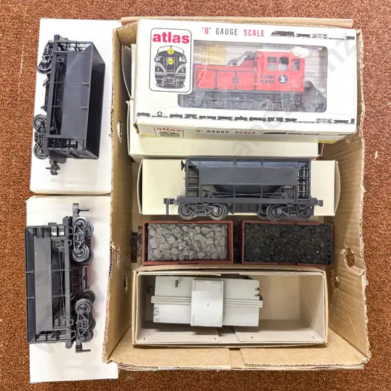 Atlas O Gauge Boxed WDT Industrial Switcher Illinois Central with Eight Rolling Stock Wagons
