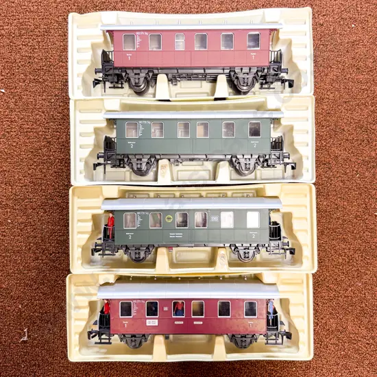 Rivarossi O Scale Four DB 4-wheel Old Time Coaches 1st Class x2 and 2nd Class x2
