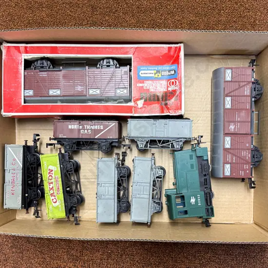 Lima O Scale (BR) D2852 Shunter with Eight Rolling Stock Wagons