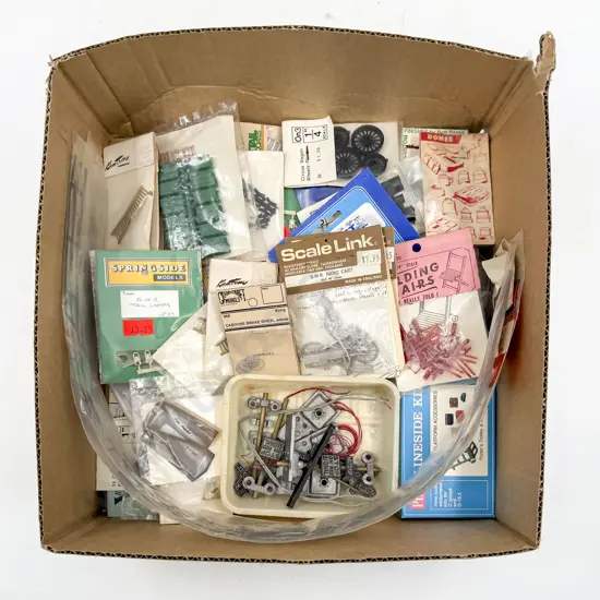 Various Manufacture O Gauge Kit and Lineside Accessories