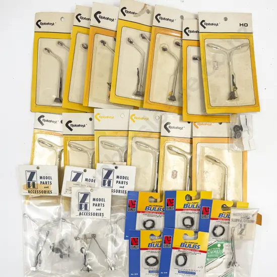 HO Gauge Rotafast Street Lamps x 18 with All Purpose Bulbs x5