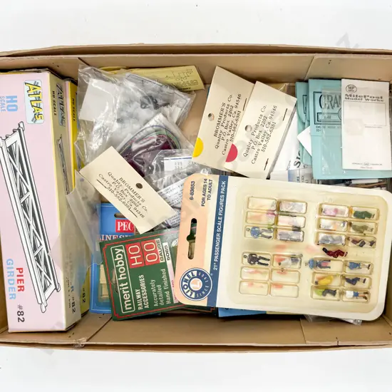 HO Gauge Mixed Lot of Figures Loco and Lineside Parts with Two Altas Pier Girders