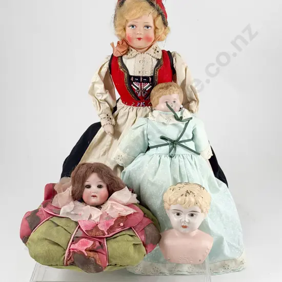Tea Cosy Composition Shoulder Plate Doll