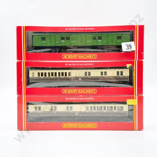 Hornby Railways Boxed R178 R488 x2 SR Luggage Van and GWR Clerestory 3rd Coaches