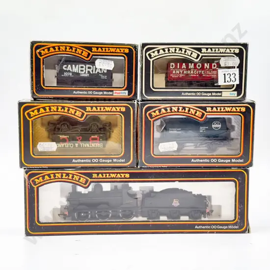 Mainline Railways 2400 Class 0-6-0 BR Loco and Four Rolling Stock Wagons