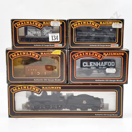 Mainline Railways 2500 Class 0-6-0 BR Loco and Four Rolling Stock Wagons