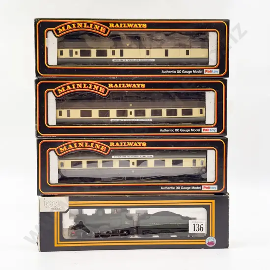 Mainline/Dapol Railways 2500 Class 0-6-0 BR Loco & Three Passenger Coaches