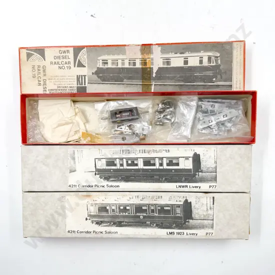 Kit Set Keyser GWR Diesel Railcar and Two Corridor Picnic Saloon Coaches