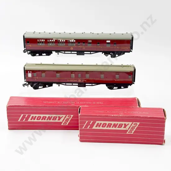 Hornby Dublo Boxed BR 4071 4076 and two unboxed passenger coaches