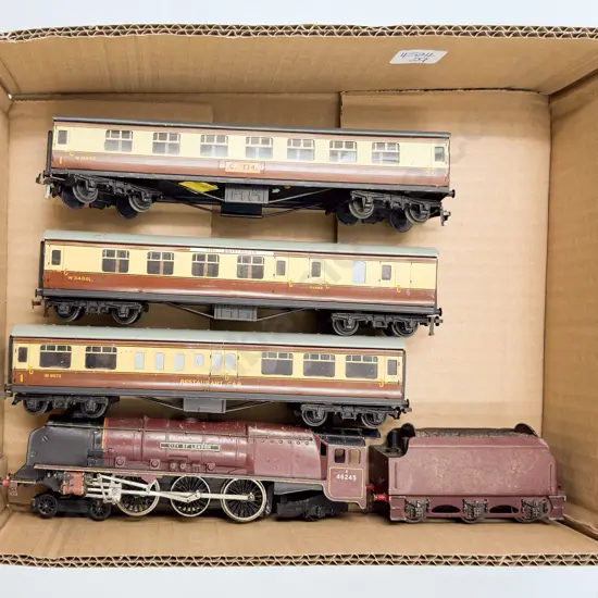 Hornby Dublo 4-6-2 City of London Locomotive and Tender with Three GWR Corridor Coaches