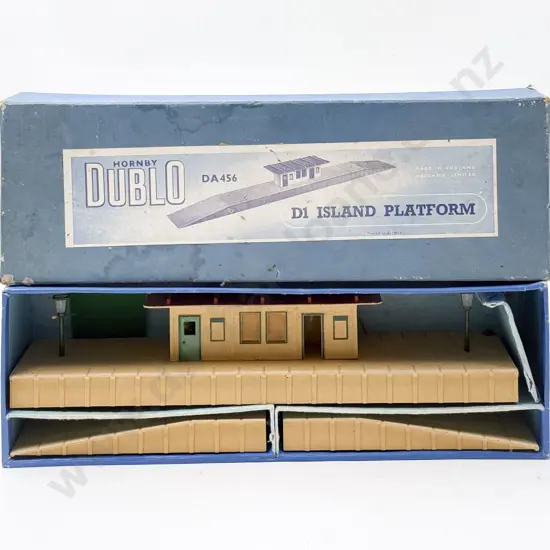 Hornby Dublo Boxed DA456 D1 Island Platform with Lighting Modifications