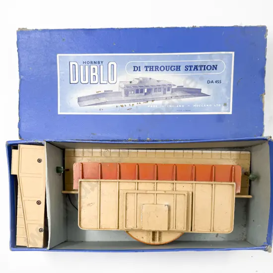 Hornby Dublo Part Boxed DA455 D1 Through Station with Lighting Modifications