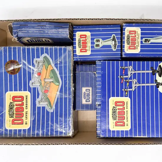 Hornby Dublo Boxed D1 Level Crossing with Six Signals and Single Container Meat Loading Gauge