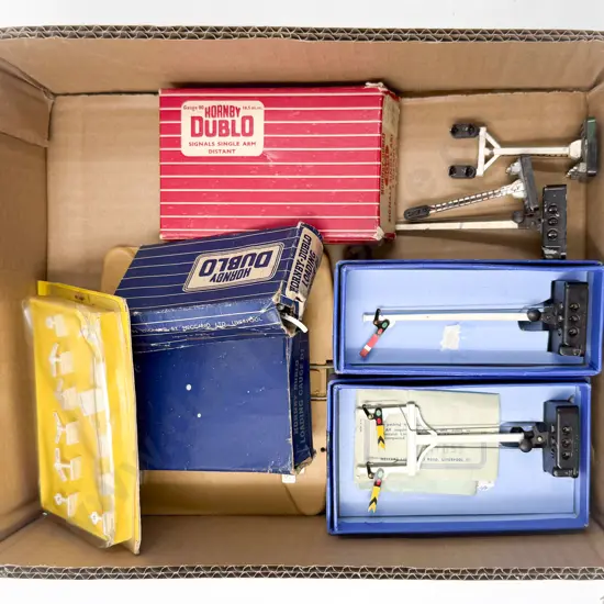 Hornby Dublo Boxed and Unboxed Six Signals Two Loading Gauges Level Crossing and 5025