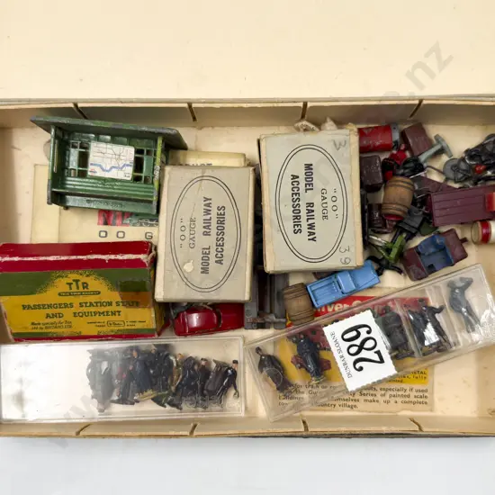 Dinky and Wardie Station and Railway Lineside Personnel and Accessories