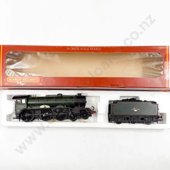 Hornby Boxed R060 BR Class B17 4-6-0 Leeds United Locomotive and Tender