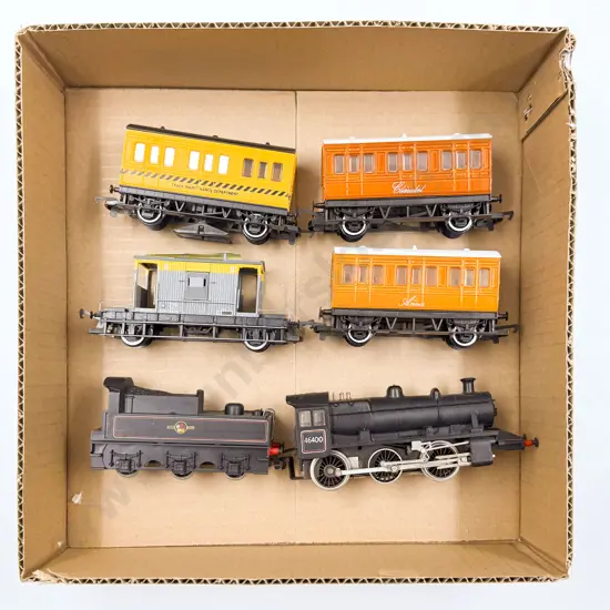 Hornby Unboxed BR 0-6-0 Loco and Tender with Four Wagons