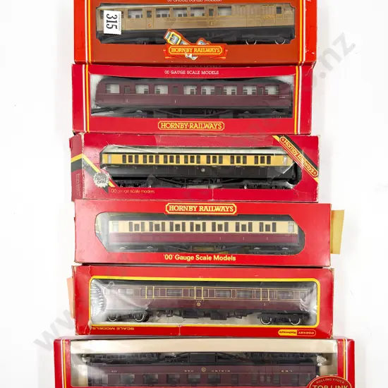 Hornby Railways Boxed Six Assorted Passenger Coaches