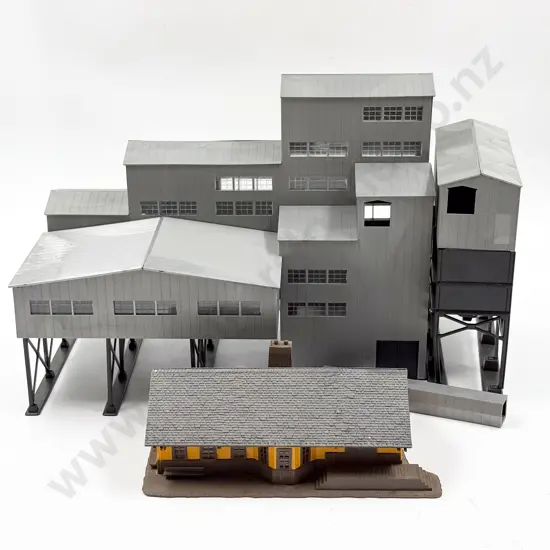 Plastic Constructed Processing Factory with Three Rail Passes and Station