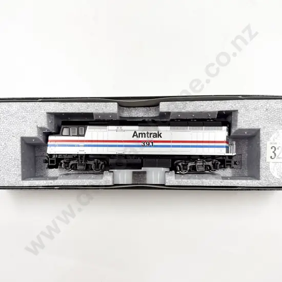 Kato Boxed F40PH Diesel Locomotive 391 Amtrak