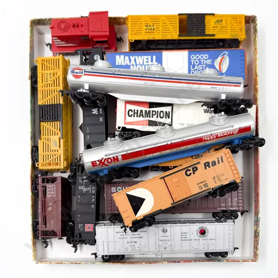 Mixed Manufacture Un-Boxed Shunting Locomotive and 13 American Lines Rolling Stock Wagons