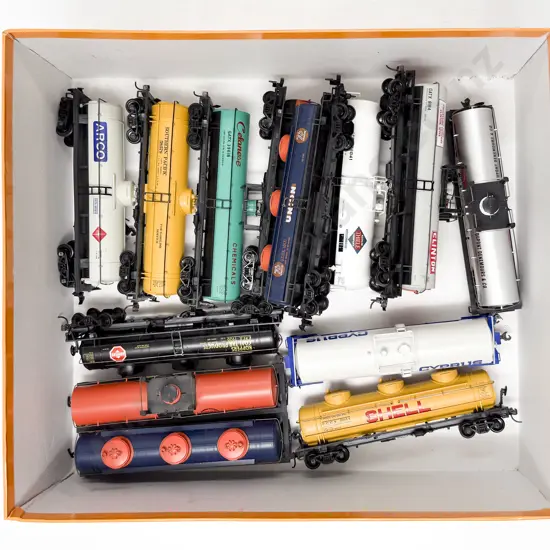 Unboxed 14 American Lines Tank Cars