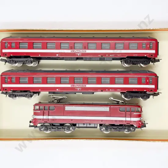 Lima Unboxed Bo-Bo Electric BB9210 SNCF Loco and Two Passenger Coaches