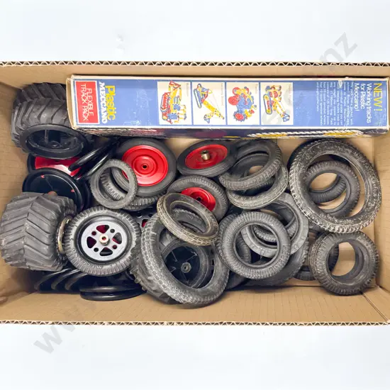 Meccano Qty Various Vehicle Rubber Wheels and Fittings with Flexible Track Pack