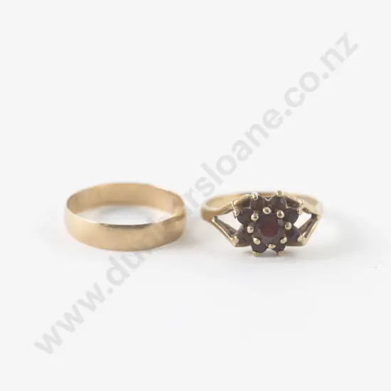9ct Nine Stone Garnet Cluster Ring and Wedding Band