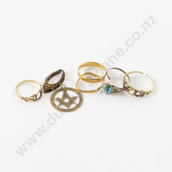 18ct & 22ct Plain Wedding Bands with Various 14ct Gold (scrap)