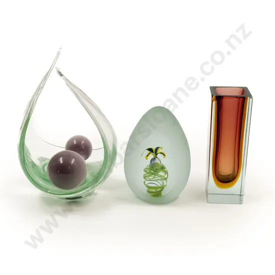 Five Pieces of Assorted Art Glass