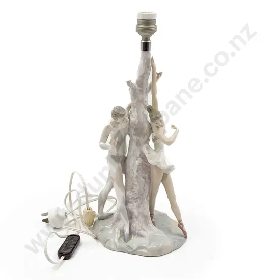 Lladro Figure Group Lamp with Original Lampshade