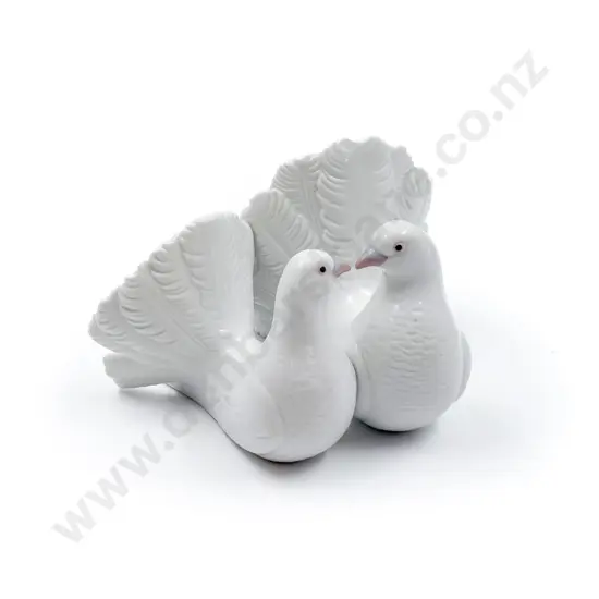 Lladro Figure "Couple of Doves"
