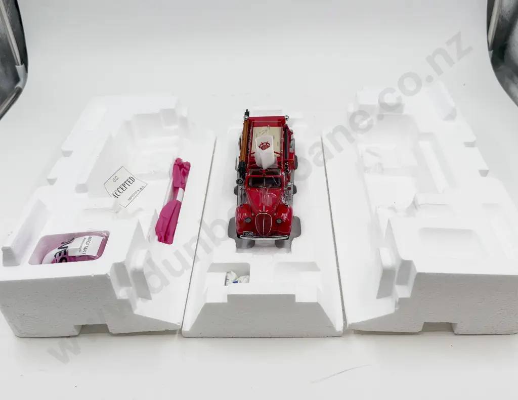 Boxed Franklin Mint The 1938 Ford Fire Engine Image 1++