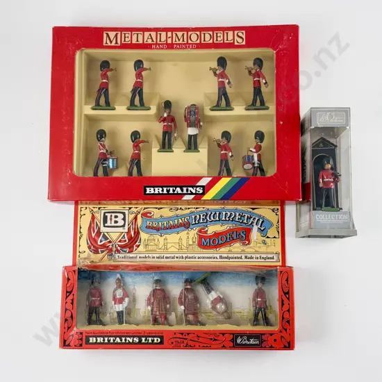 Boxed Britains 7206 Scots Guards 7225 New Metal Models and Single Scots Guard with Sentry Box