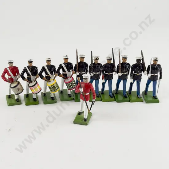 Britains Unboxed US Marines Marching 5 Soldiers and Officer with 5pce Band