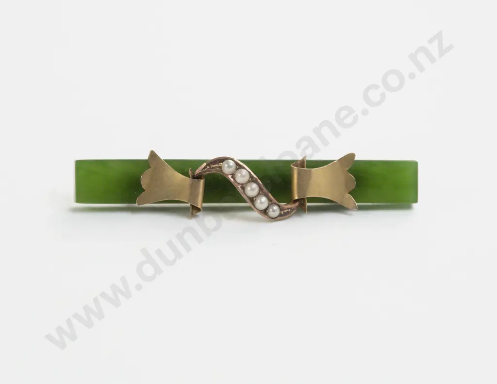 NZ 9ct Greenstone and Seed Pearl Bar Brooch Image 1++