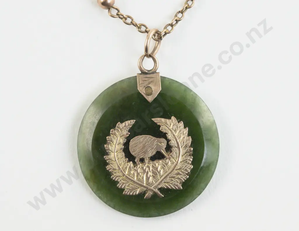 NZ 9ct Mounted Greenstone Circular Pendant Image 1++