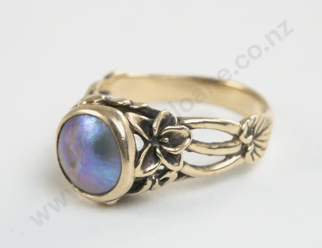 Unidentified NZ Jeweller 9ct Single Paua Pearl Ring Image 1++