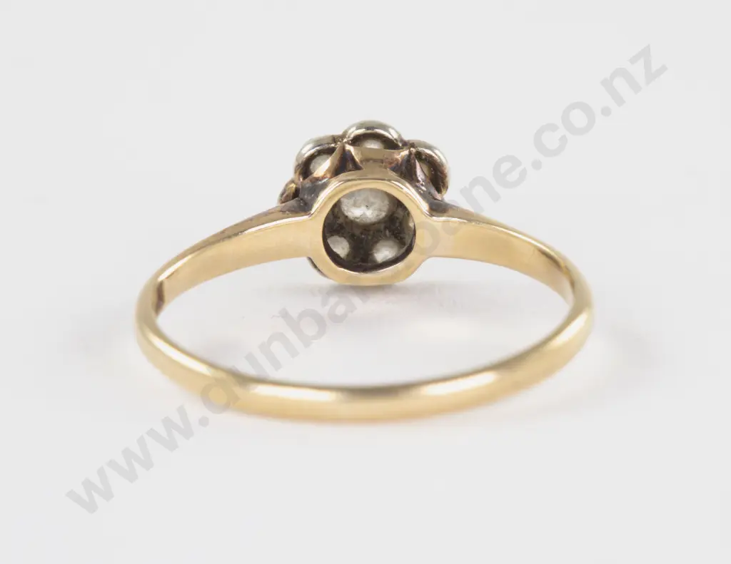 18ct Eight Stone Floret Cluster Ring Image 1++