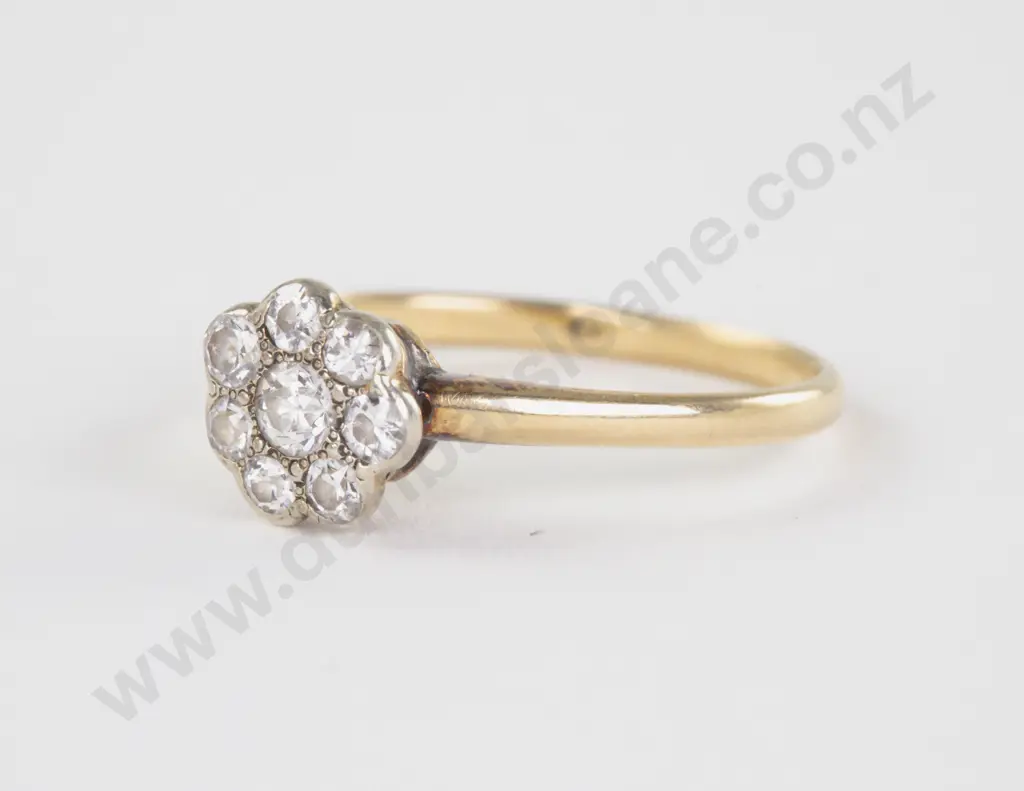 18ct Eight Stone Floret Cluster Ring Image 1++
