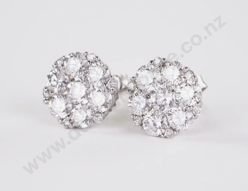 18ct White Gold 26Stone Diamond Cluster Stud Earrings Image 1++