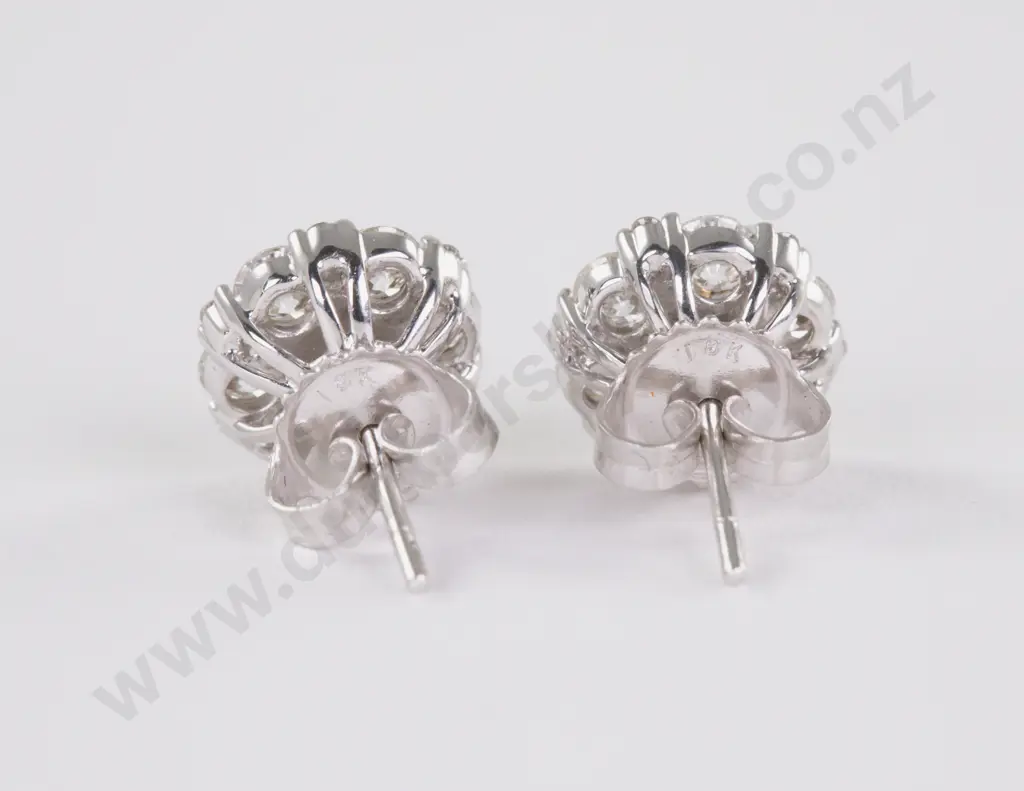 18ct White Gold 26Stone Diamond Cluster Stud Earrings Image 1++