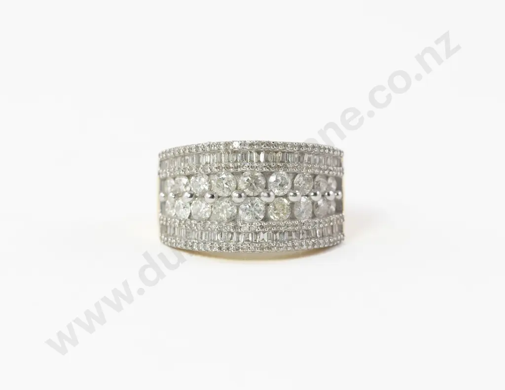 18ct 198Stone Diamond Cluster Ring Image 1++